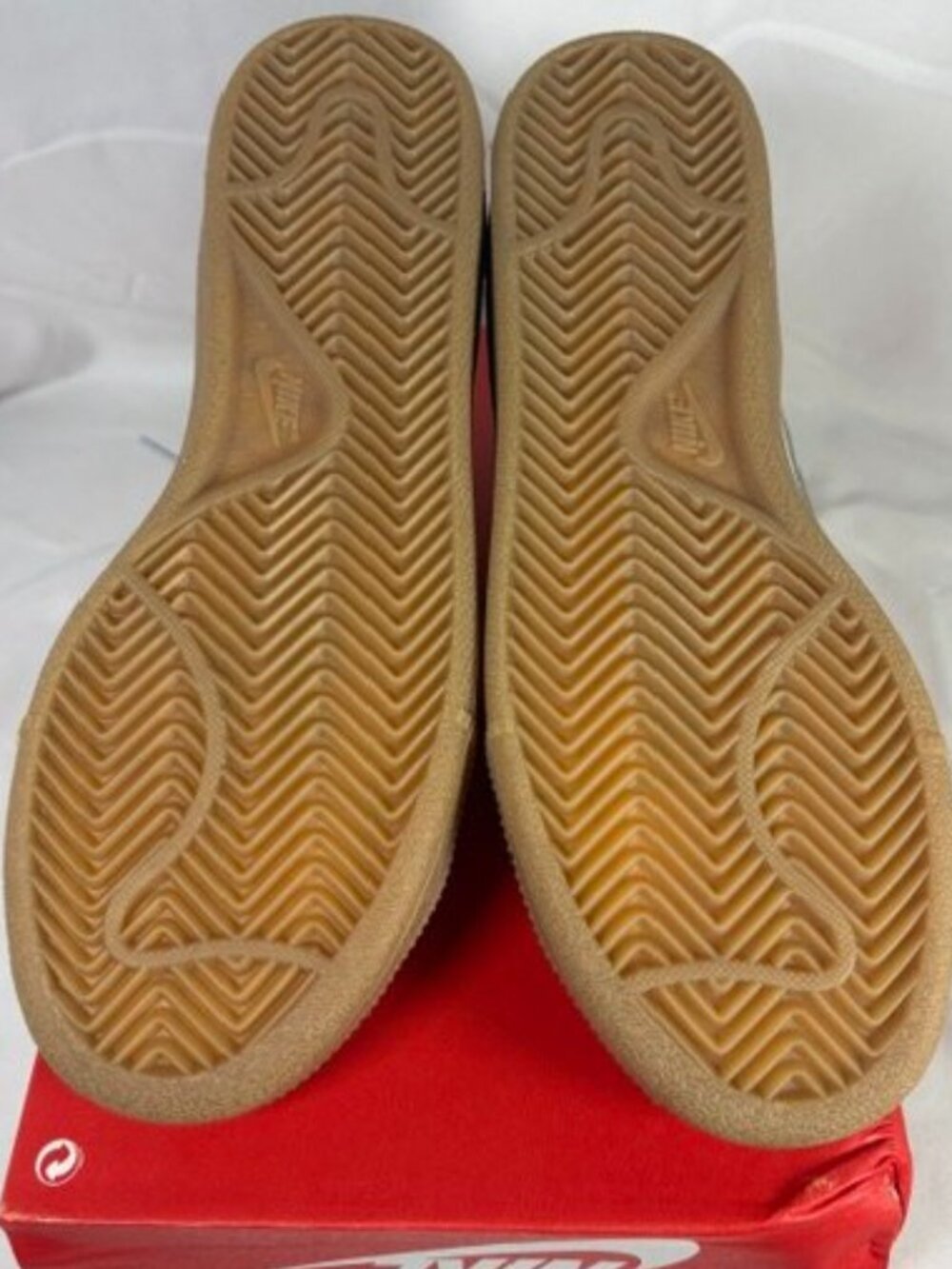 NEW-NEVER WORN! NIKE WOMENS 7 - Picture 11 of 12